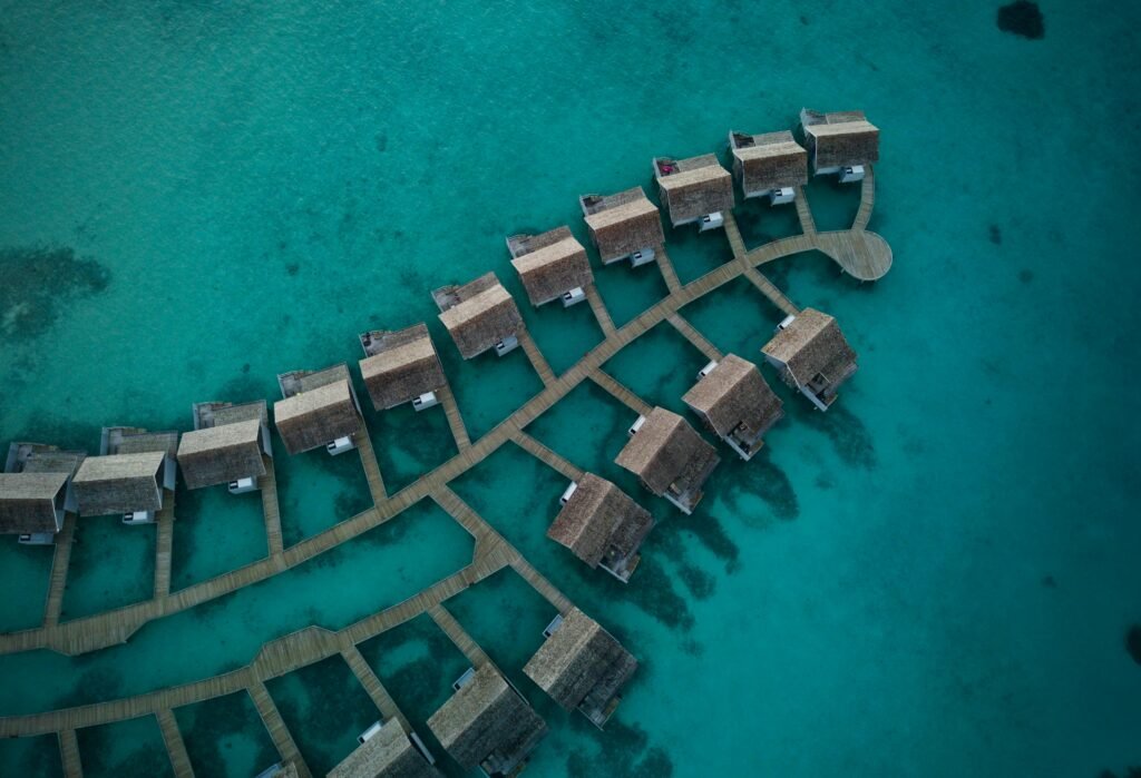 image-maldives-bungalxt: Luxurious overwater bungalows in the crystal-clear waters of the Maldives